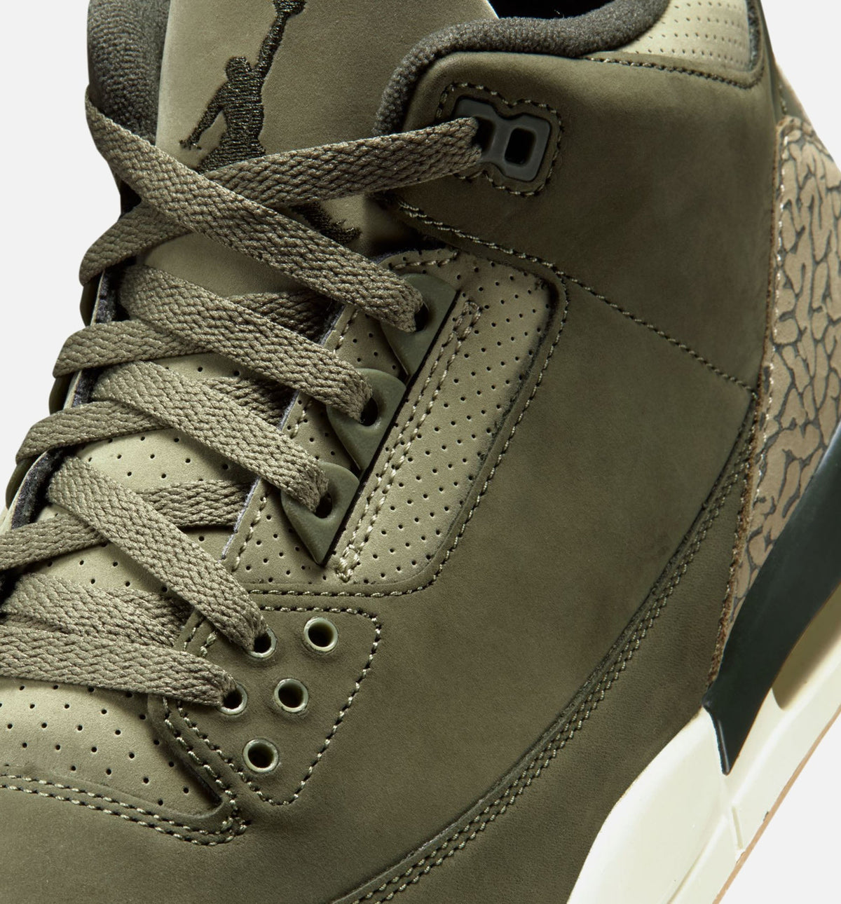 Air Jordan 3 Retro Medium Olive Men's Lifestyle Shoe - Medium Olive/Sequoia/Neutral Olive/Sail/Total Crimson